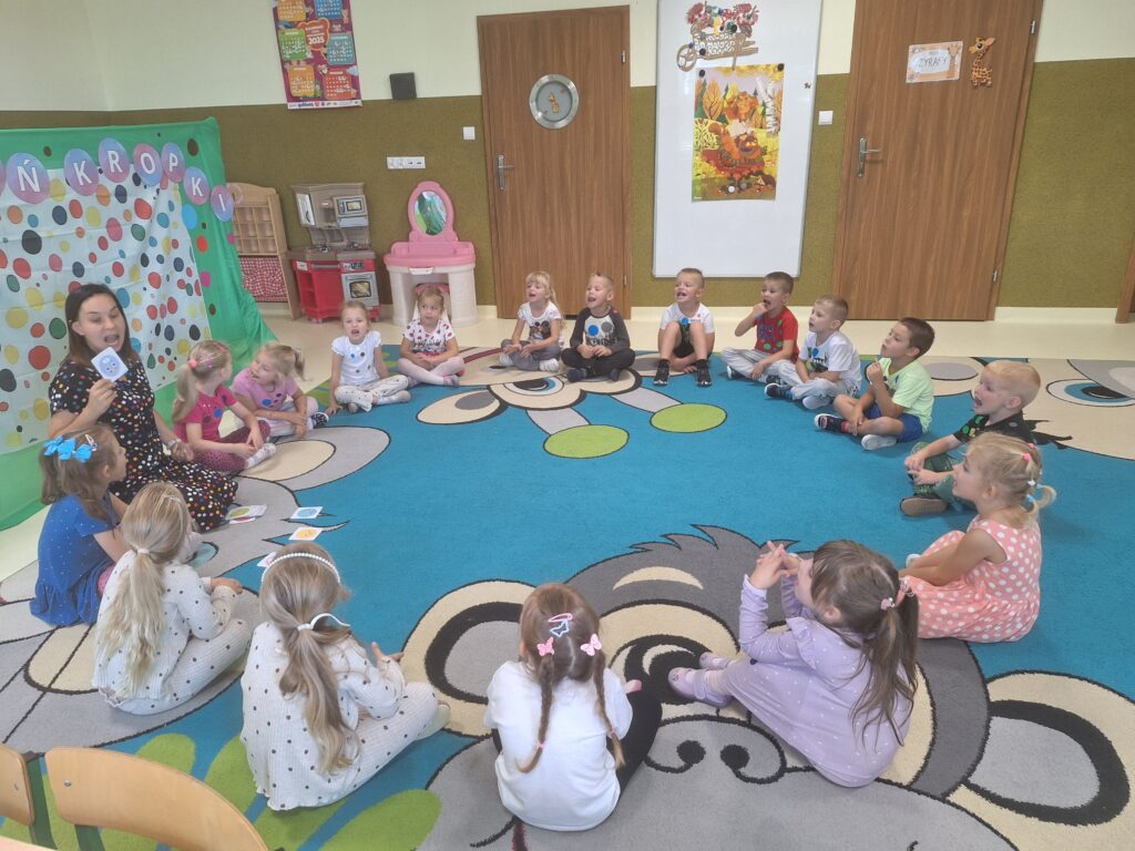 DZIEŃ KROPKI GRUPA Żyrafki
