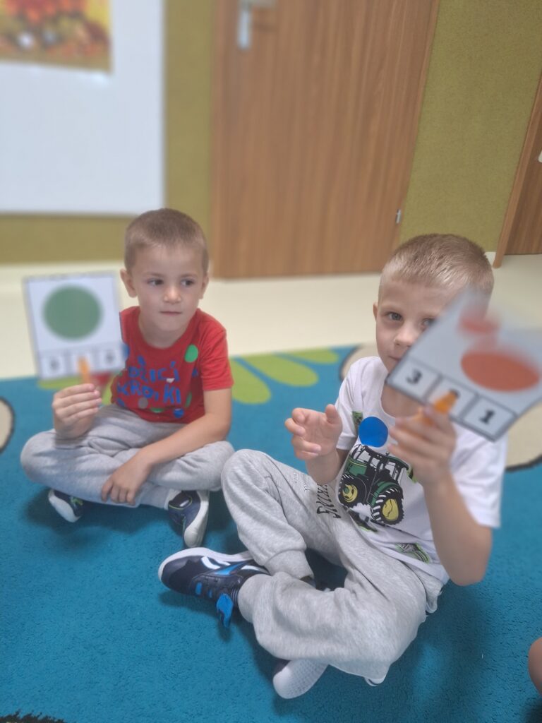 DZIEŃ KROPKI GRUPA Żyrafki