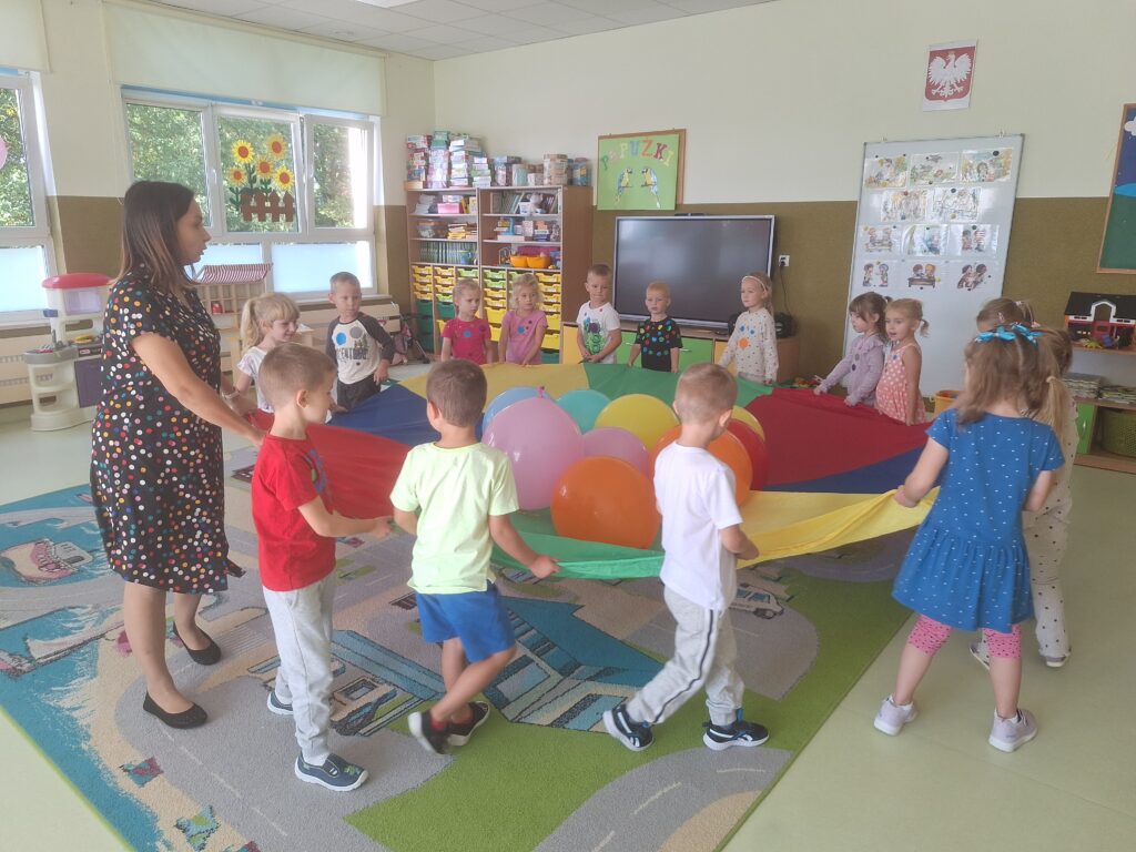 DZIEŃ KROPKI GRUPA Żyrafki