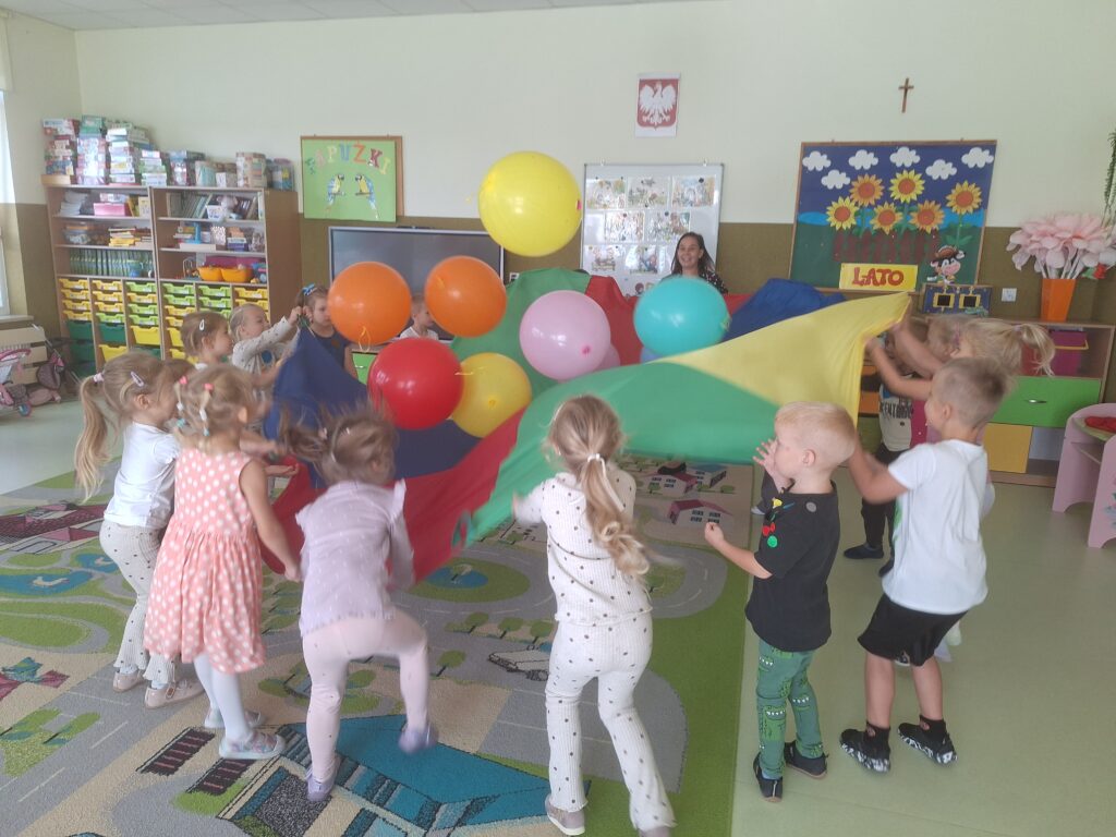 DZIEŃ KROPKI GRUPA Żyrafki
