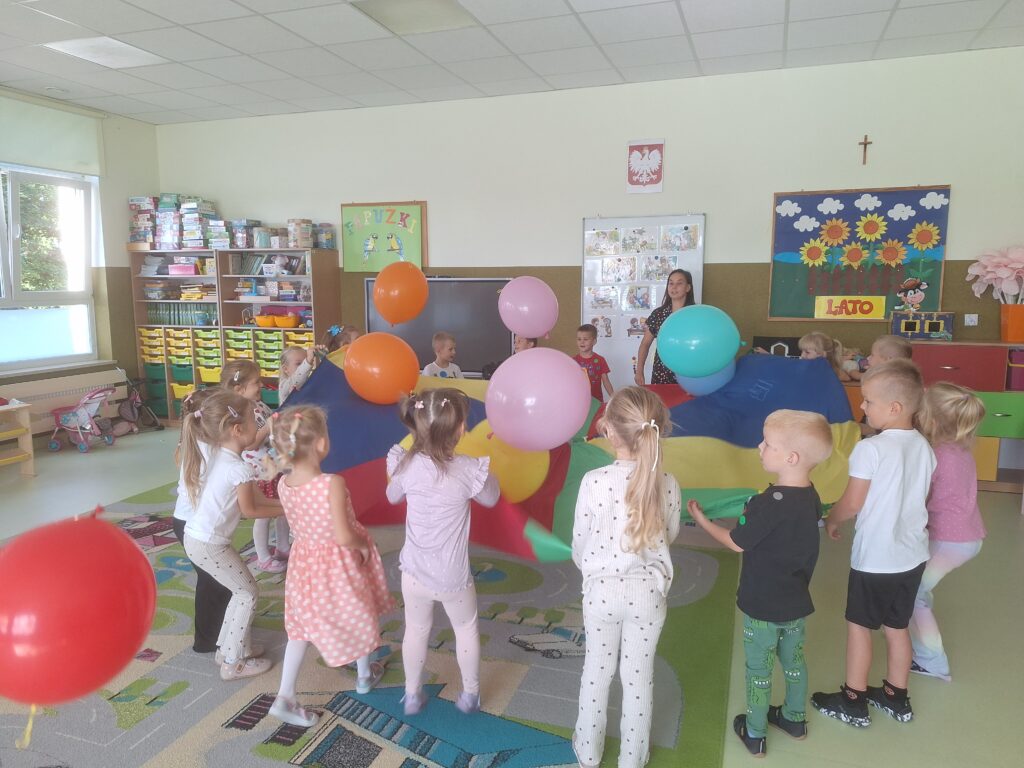 DZIEŃ KROPKI GRUPA Żyrafki