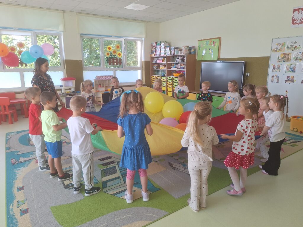 DZIEŃ KROPKI GRUPA Żyrafki