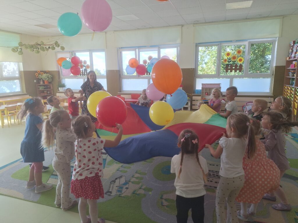 DZIEŃ KROPKI GRUPA Żyrafki