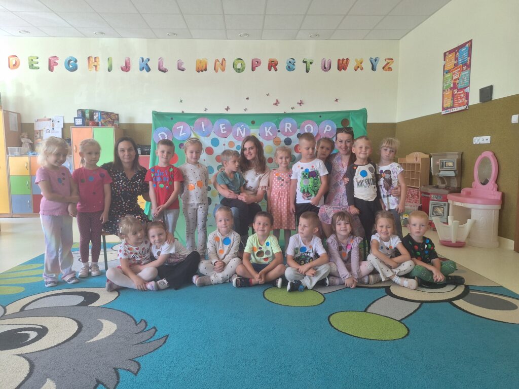 DZIEŃ KROPKI GRUPA Żyrafki