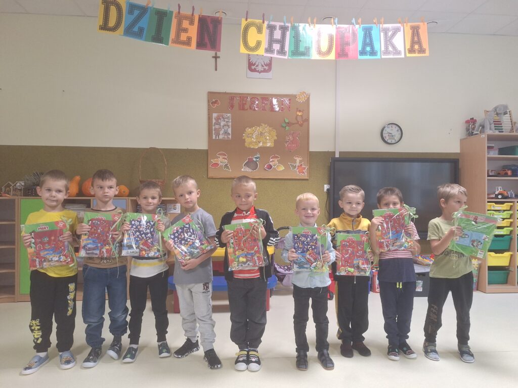 DZIEŃ CHŁOPAKA GRUPA ŻYRAFKI 