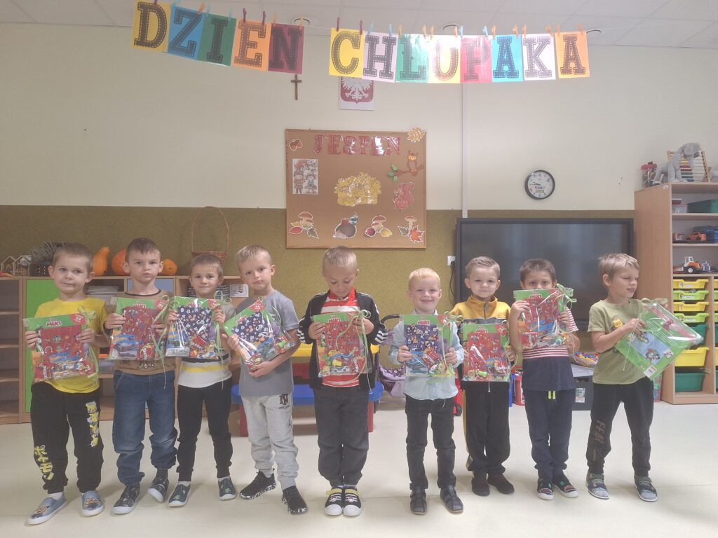 DZIEŃ CHŁOPAKA GRUPA ŻYRAFKI 