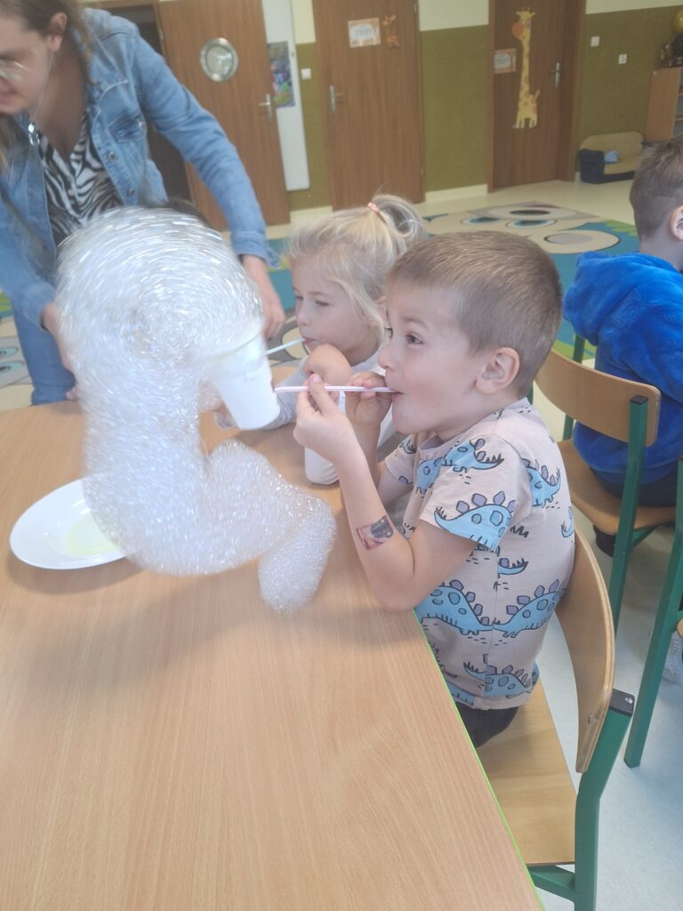 PROJEKT: "ALFABET LOGOPEDYCZNY" - GRUPA ŻYRAFKI 