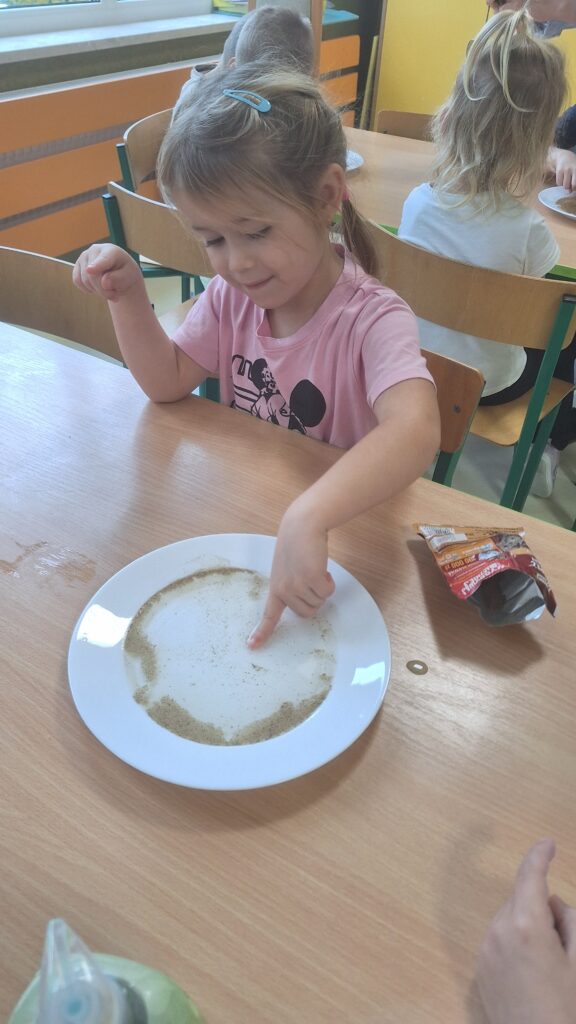 DZIEŃ MYCIA RĄK W GRUPIE ZYRAFKI 