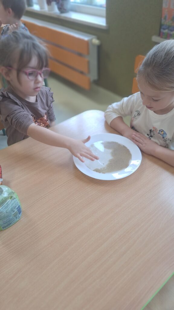 DZIEŃ MYCIA RĄK W GRUPIE ZYRAFKI 