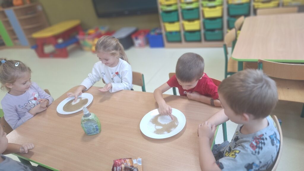 DZIEŃ MYCIA RĄK W GRUPIE ZYRAFKI 