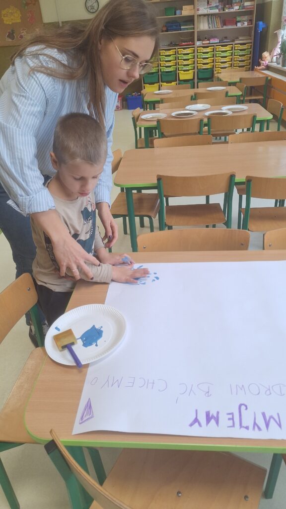 DZIEŃ MYCIA RĄK W GRUPIE ZYRAFKI 