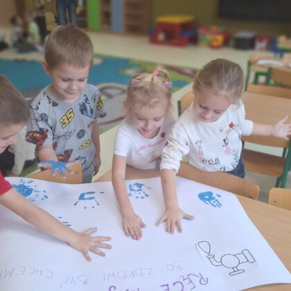 DZIEŃ MYCIA RĄK W GRUPIE ZYRAFKI