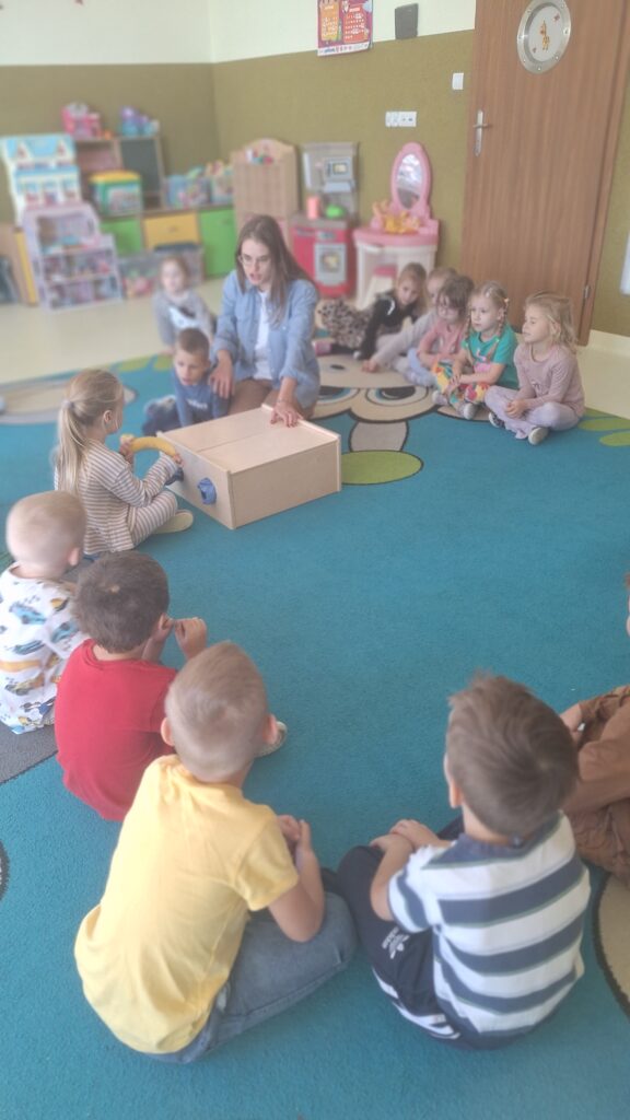 "SENSORYKA DLA SMYKA" - GRUPA ŻYRAFKI 