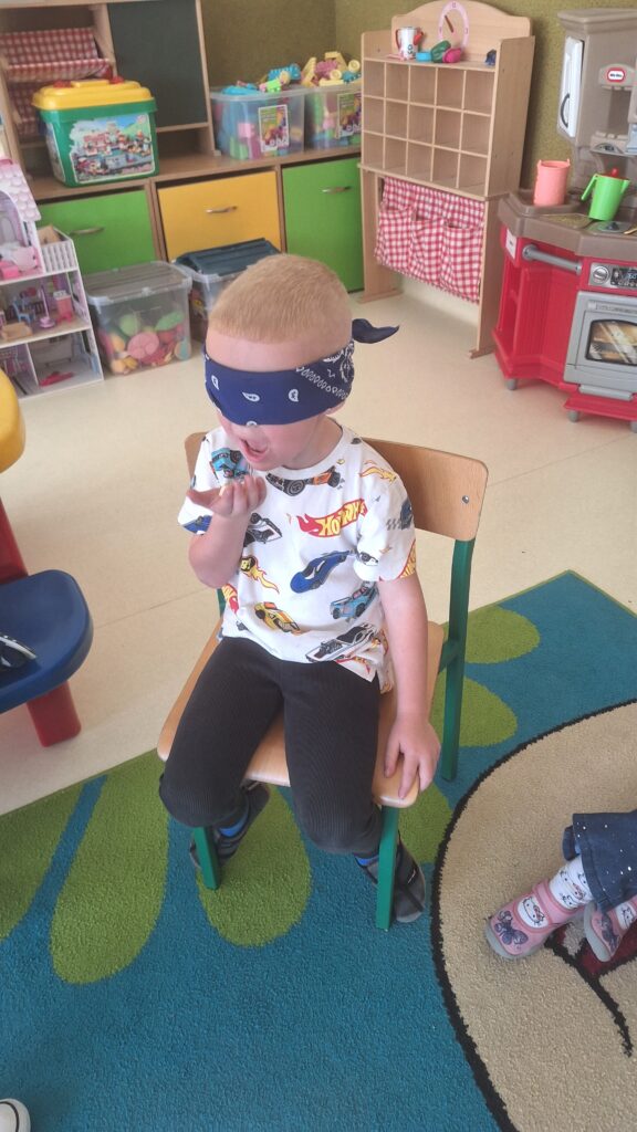 "SENSORYKA DLA SMYKA" - GRUPA ŻYRAFKI 