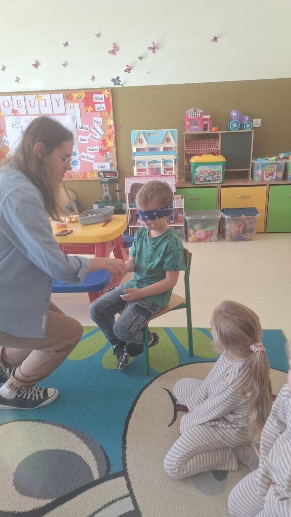 "SENSORYKA DLA SMYKA" - GRUPA ŻYRAFKI 