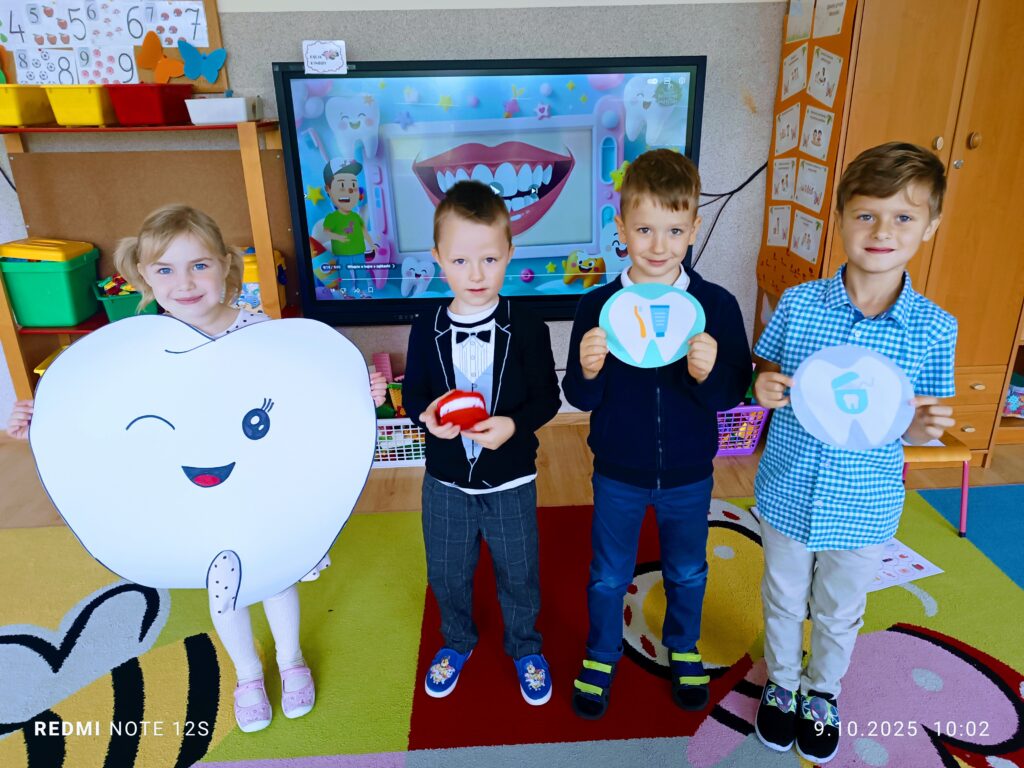 Motylki dbają o zęby, realizując projekt pt. "Przedszkole Promujące Zdrowie".