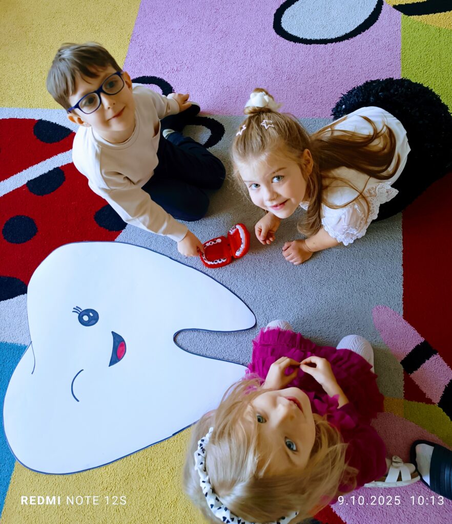 Motylki dbają o zęby, realizując projekt pt. "Przedszkole Promujące Zdrowie".