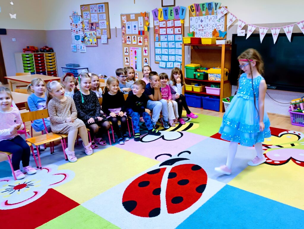 Obchody Dnia Dziewczynek w grupie "Motylki".