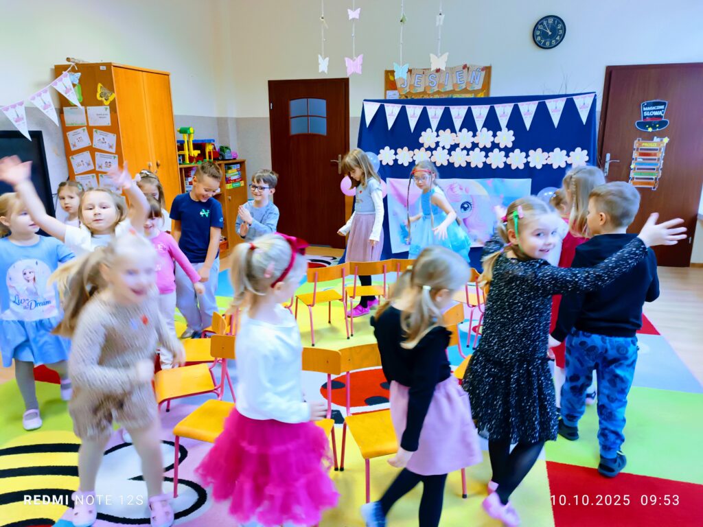 Obchody Dnia Dziewczynek w grupie "Motylki".