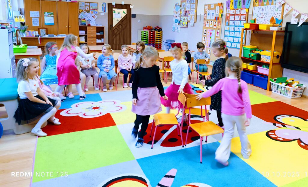 Obchody Dnia Dziewczynek w grupie "Motylki".