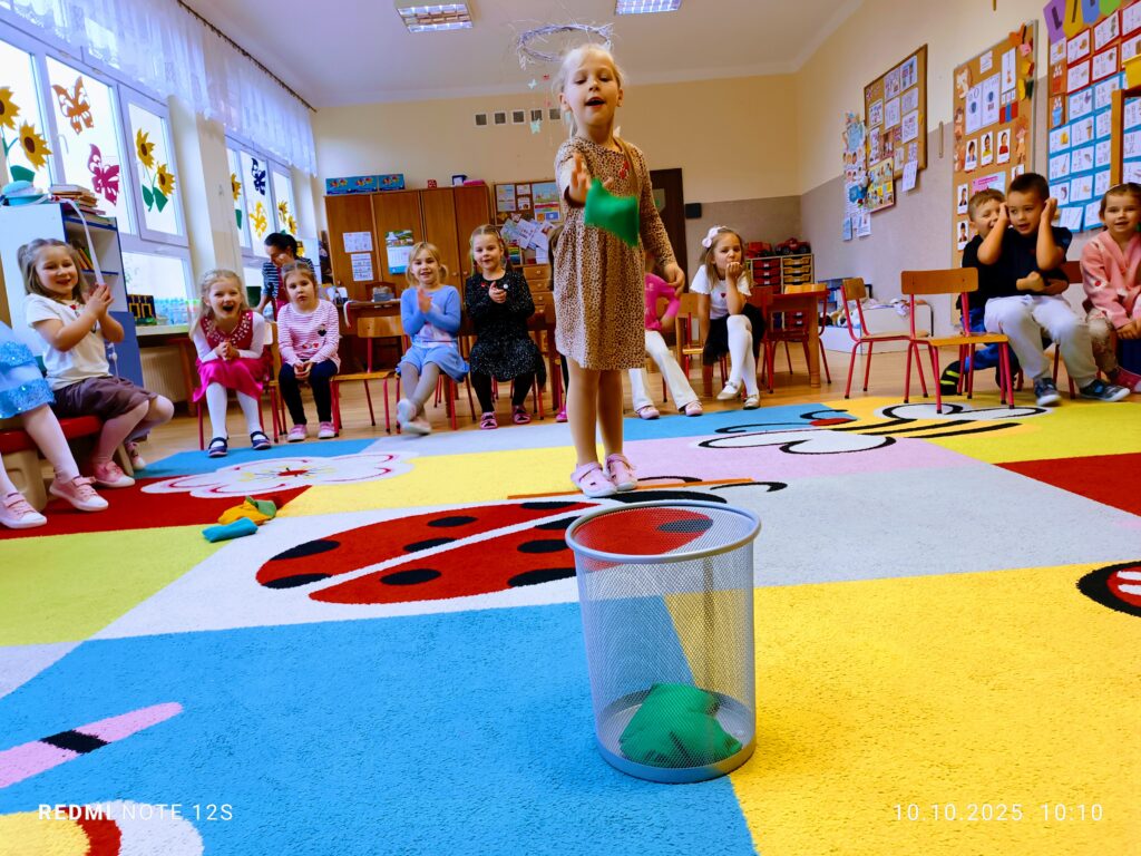 Obchody Dnia Dziewczynek w grupie "Motylki".