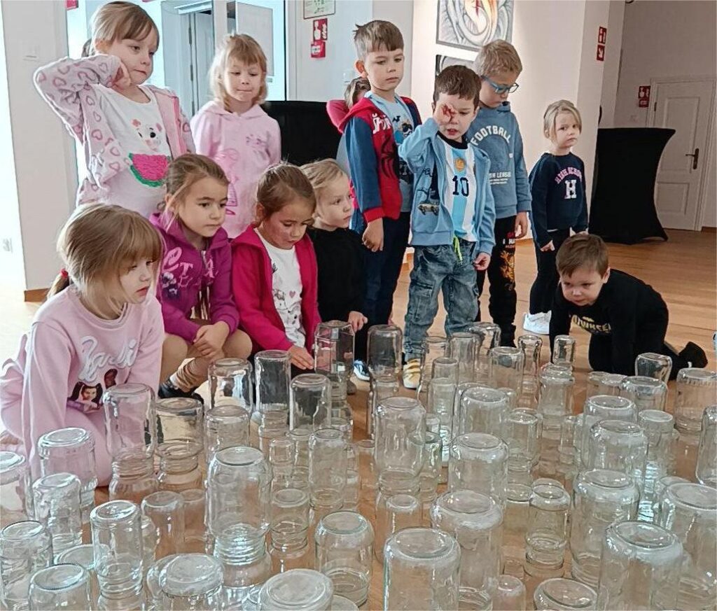 TYGRYSKI NA WYSTAWIE A. TUSIEŃ W BUSKIEJ GALERII SZTUKI