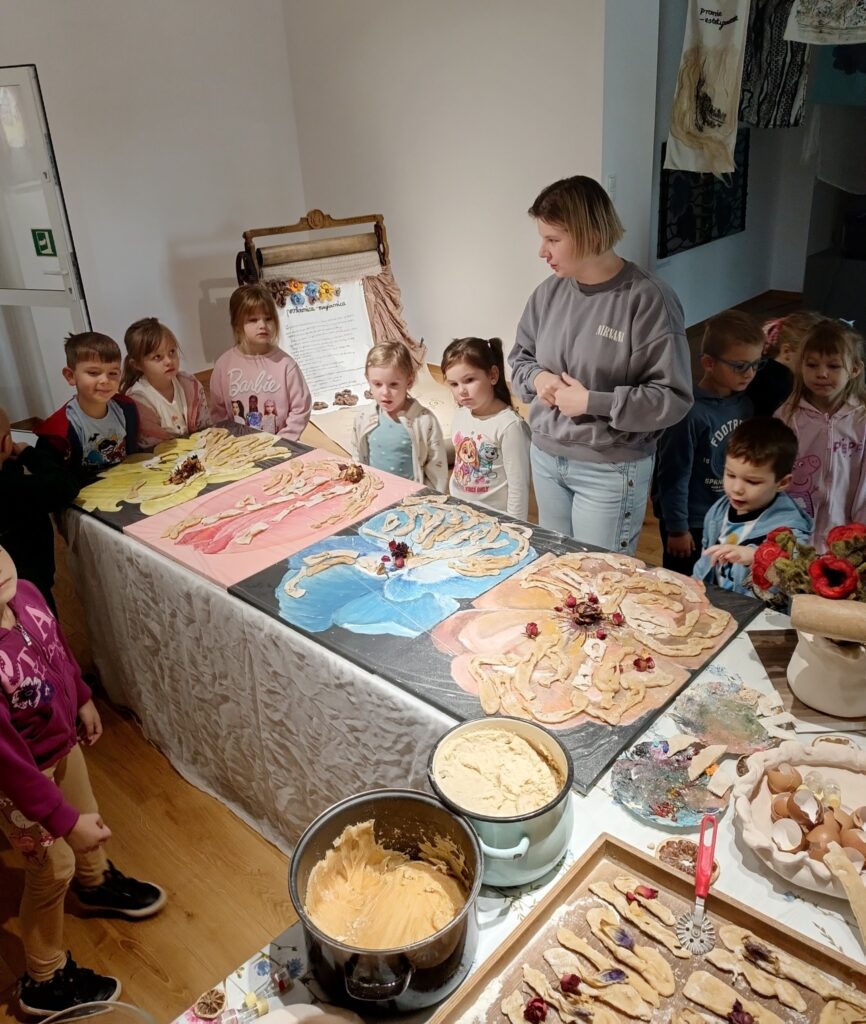 TYGRYSKI NA WYSTAWIE A. TUSIEŃ W BUSKIEJ GALERII SZTUKI