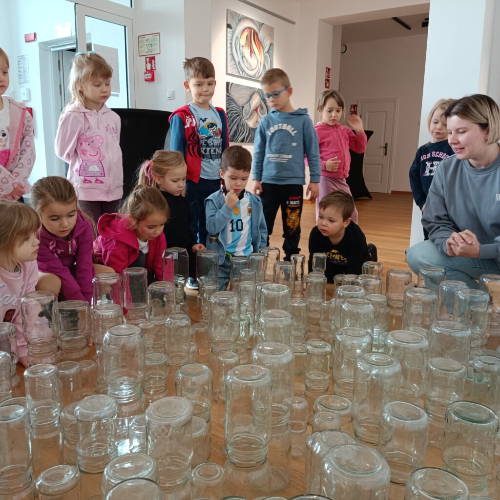TYGRYSKI NA WYSTAWIE A. TUSIEŃ W BUSKIEJ GALERII SZTUKI