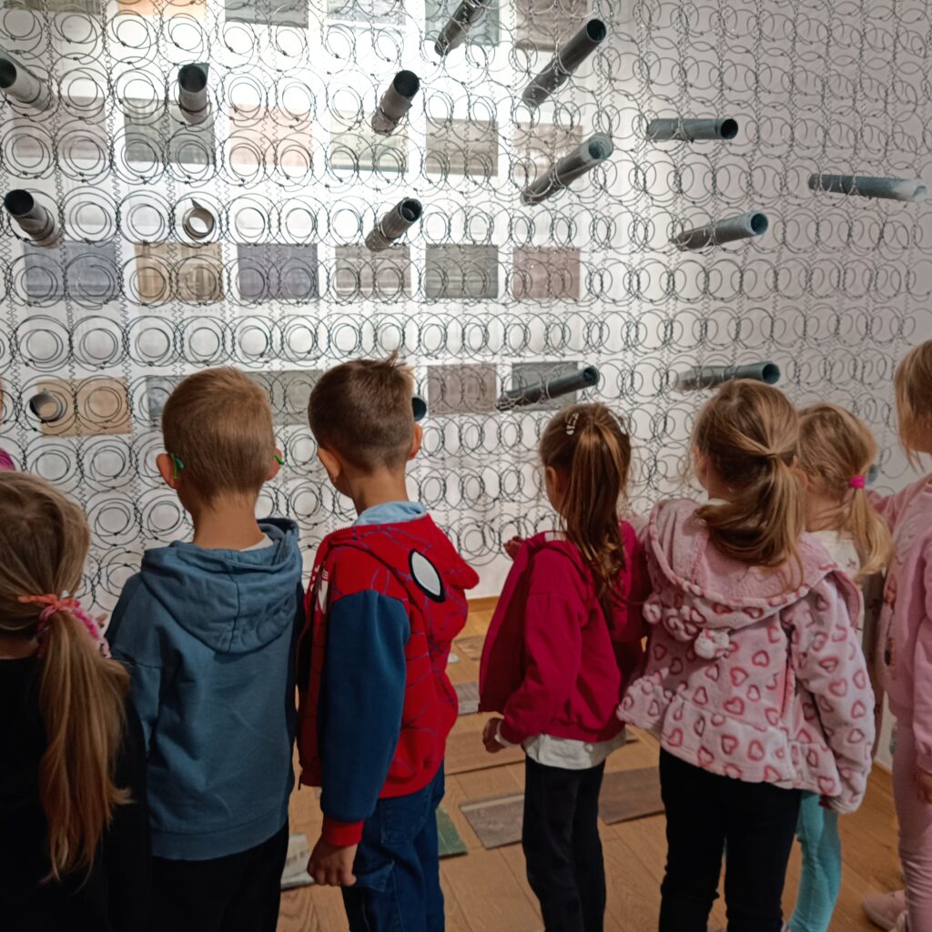 TYGRYSKI NA WYSTAWIE A. TUSIEŃ W BUSKIEJ GALERII SZTUKI