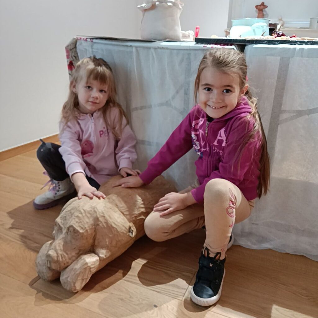 TYGRYSKI NA WYSTAWIE A. TUSIEŃ W BUSKIEJ GALERII SZTUKI