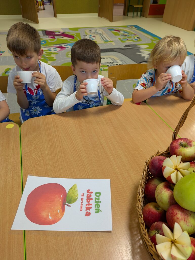 DZIEŃ JABŁUSZKA - GRUPA TYGRYSKI 