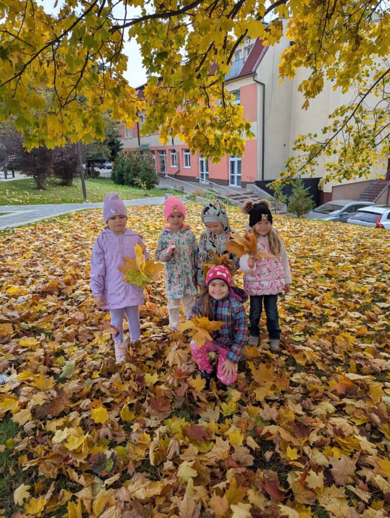 JESIENNE ZABAWY  - GRUPA TYGRYSKI 