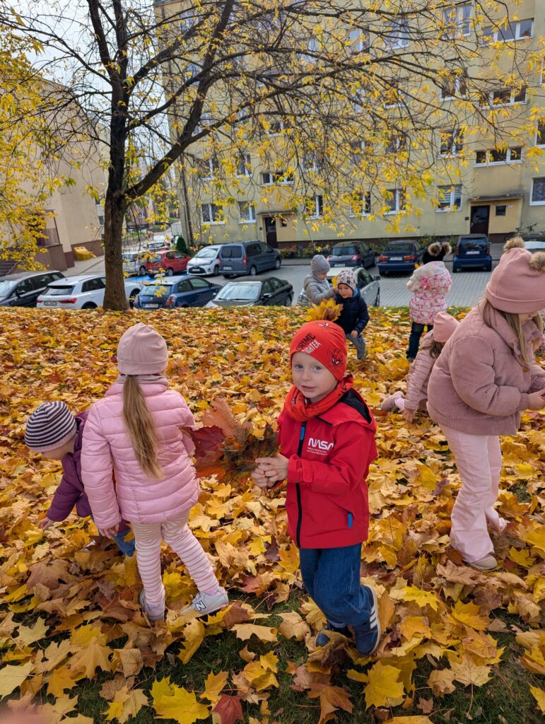 JESIENNE ZABAWY  - GRUPA TYGRYSKI 