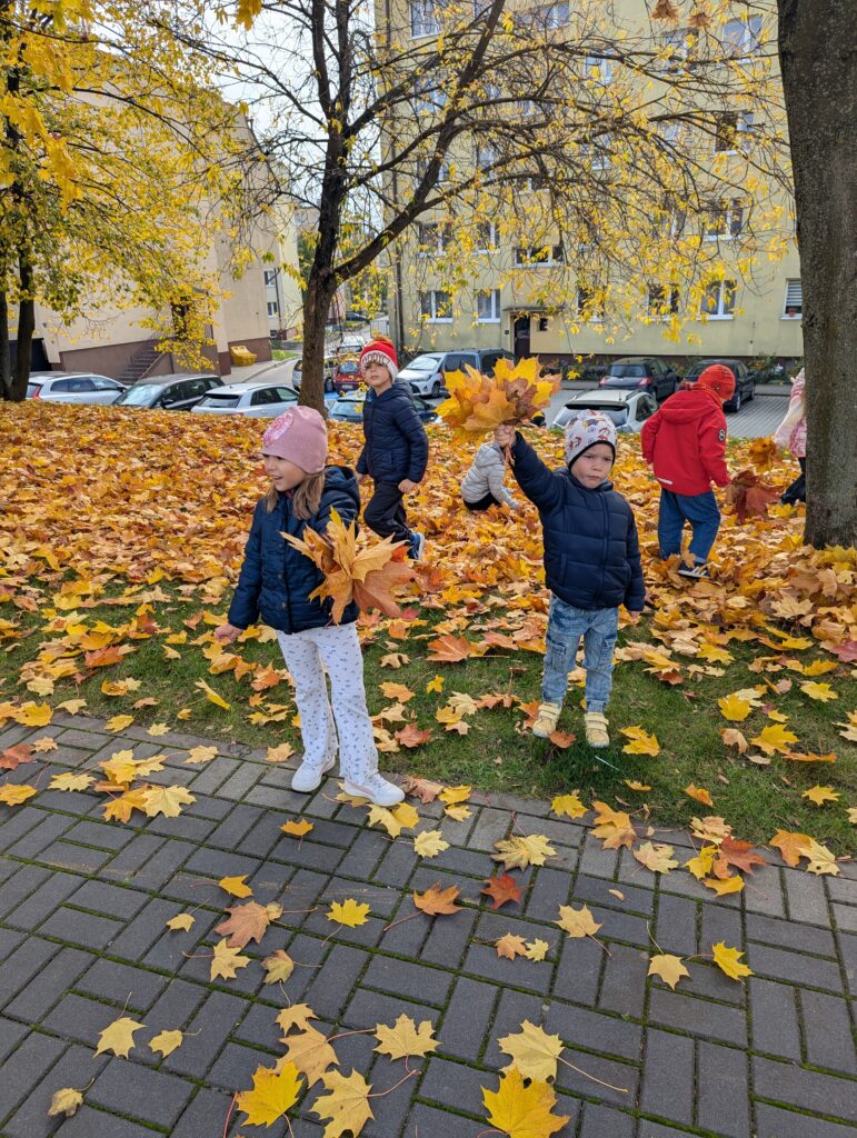 JESIENNE ZABAWY  - GRUPA TYGRYSKI 