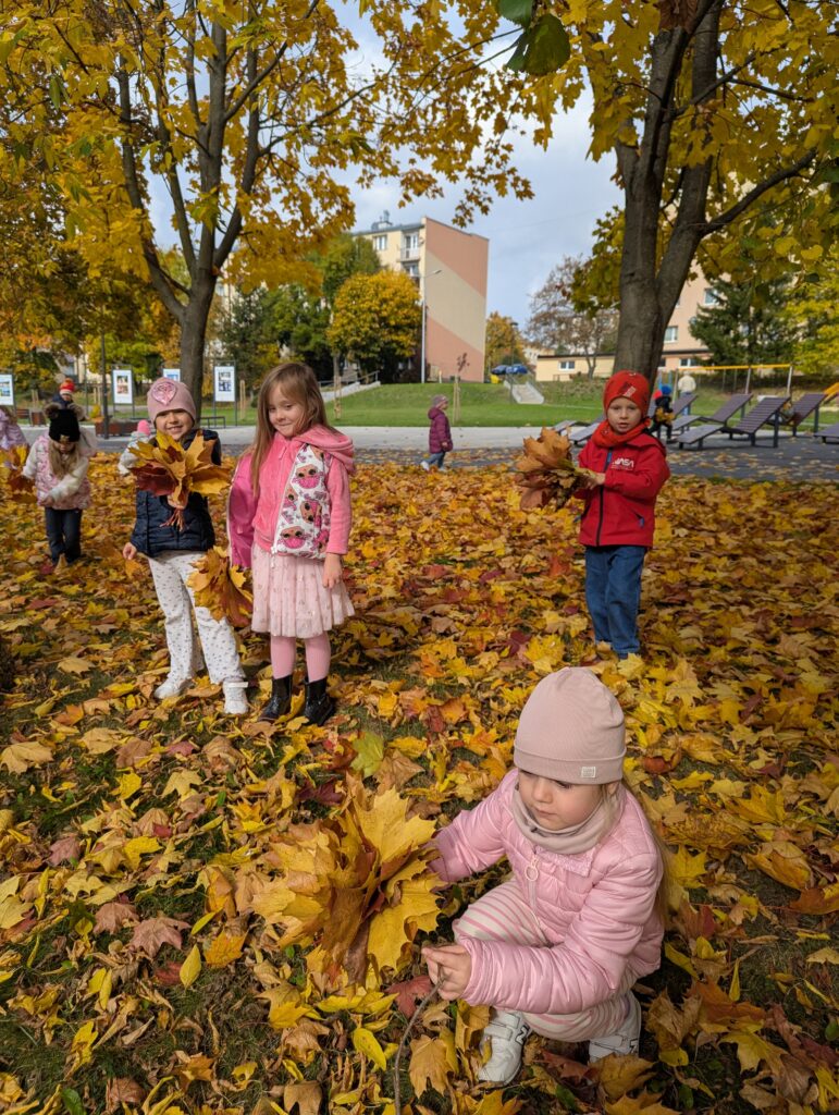 JESIENNE ZABAWY  - GRUPA TYGRYSKI 