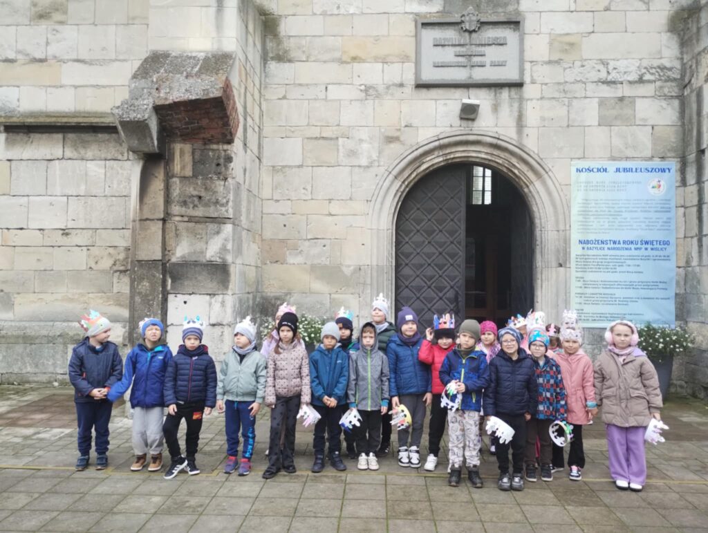 Wycieczka grupy "Pszczółki" do Muzeum w Wiślicy.