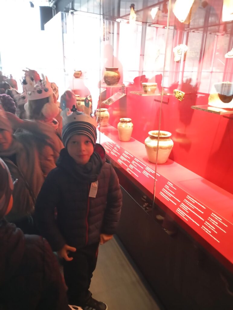 Wycieczka grupy "Pszczółki" do Muzeum w Wiślicy.