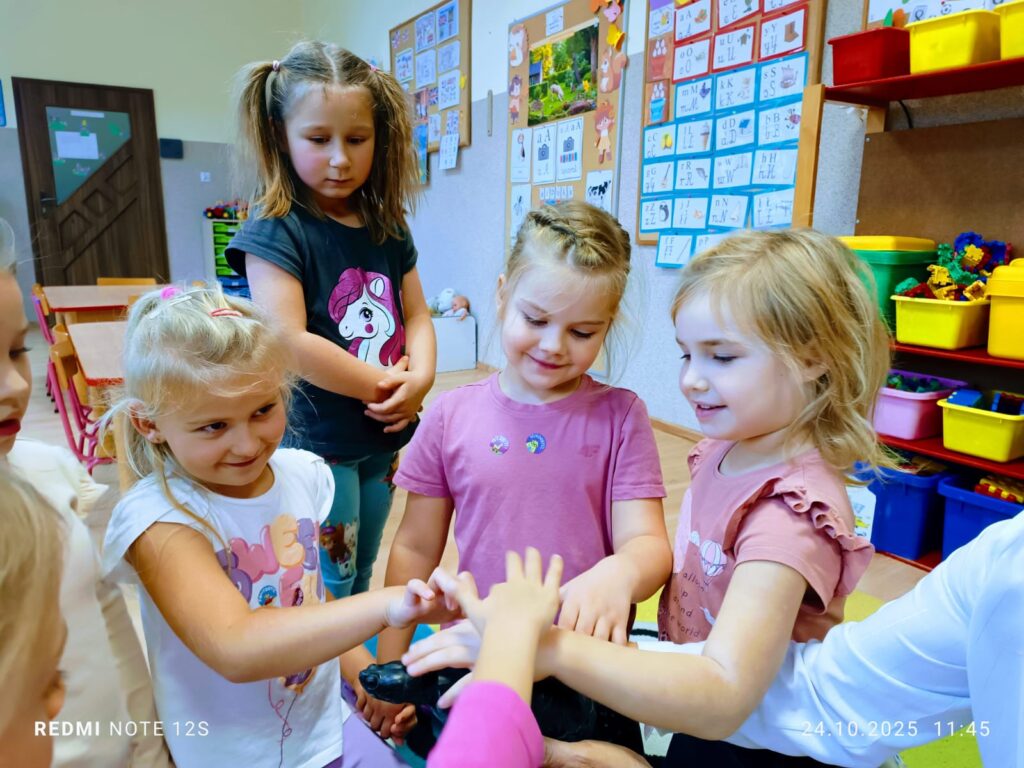"Motylki" były niezwykle szczęśliwe z wizyty wyjątkowego gościa "Tuptusia".