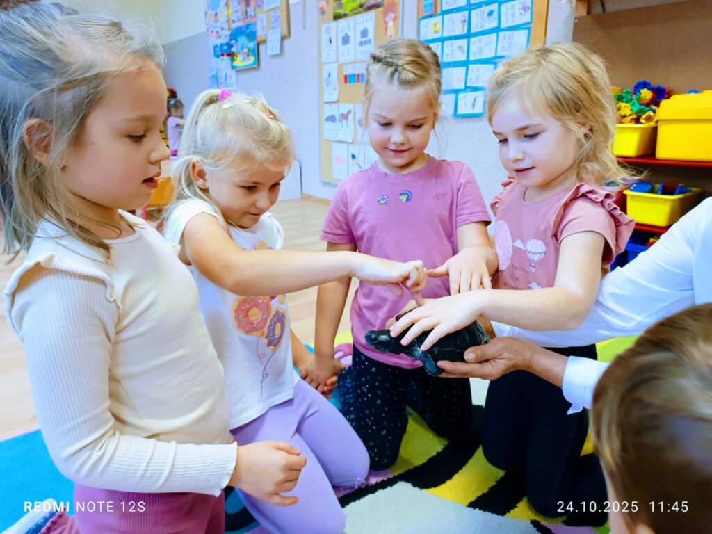 "Motylki" były niezwykle szczęśliwe z wizyty wyjątkowego gościa "Tuptusia".