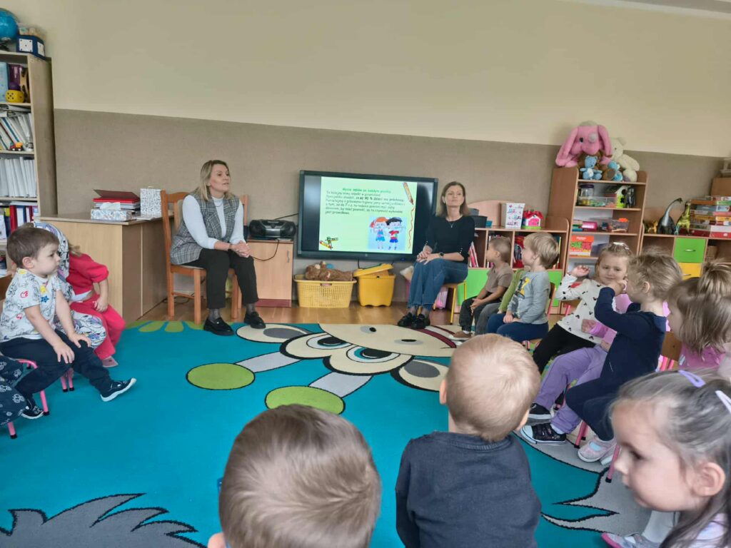 Spotkanie z Paniami z Sanepidu. Prelekcje na temat zdrowego trybu życia.