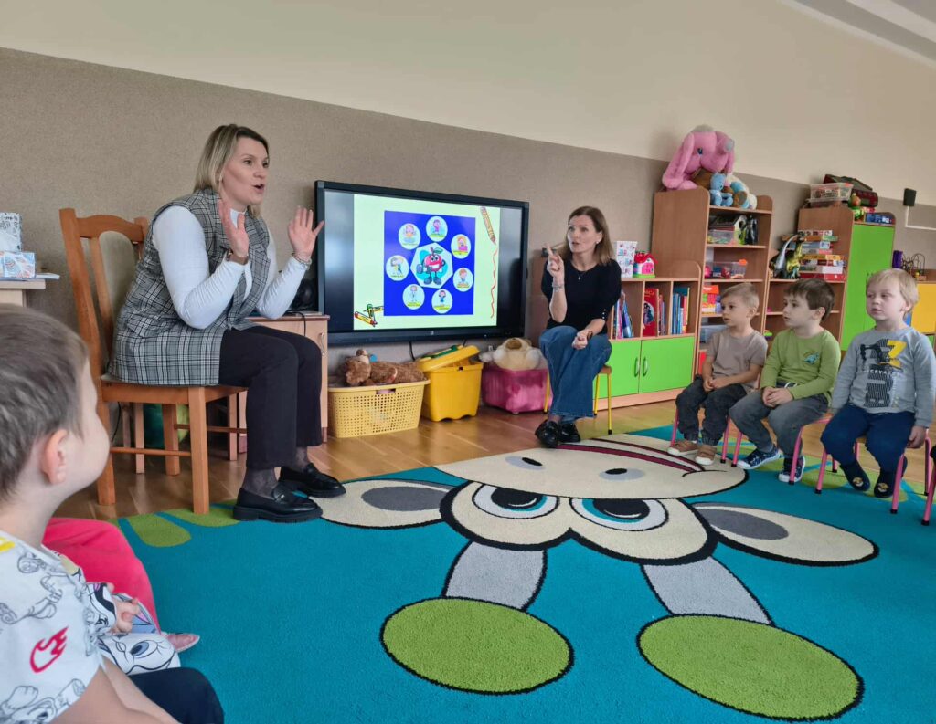 Spotkanie z Paniami z Sanepidu. Prelekcje na temat zdrowego trybu życia.