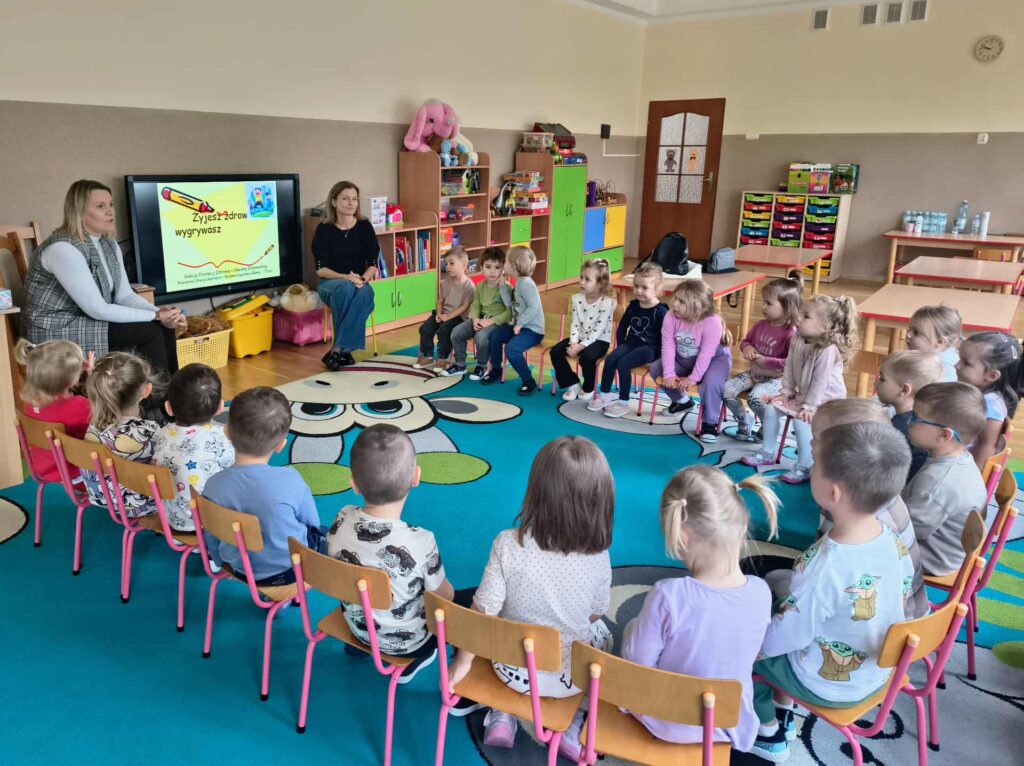 Spotkanie z Paniami z Sanepidu. Prelekcje na temat zdrowego trybu życia.