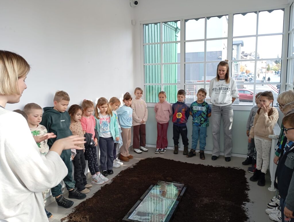 "Pszczółki" odwiedziły Willę Polonię, gdzie miały okazję obejrzeć multisensoryczną wystawę stworzoną na potrzeby dzieci.