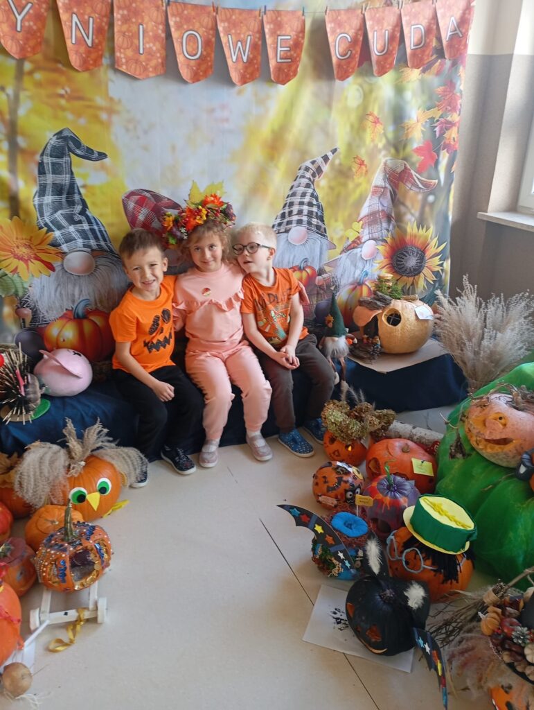 Dzieci z grupy "Pszczółki" miały świetną zabawę podczas świętowania Dnia Dyni.