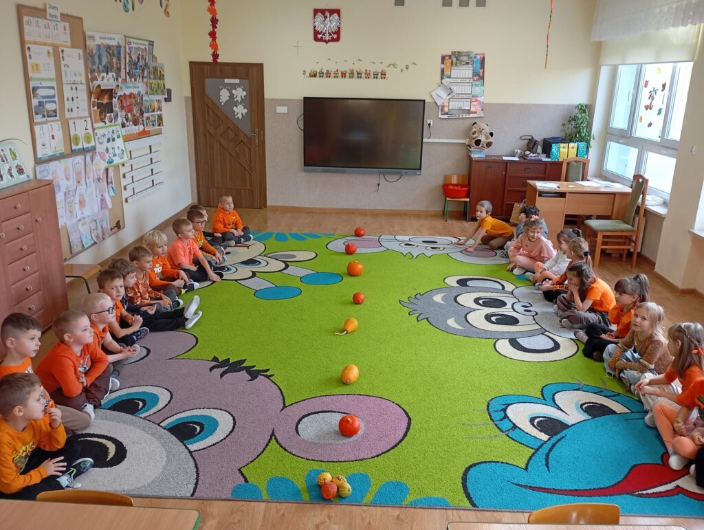 Dzieci z grupy "Pszczółki" miały świetną zabawę podczas świętowania Dnia Dyni.