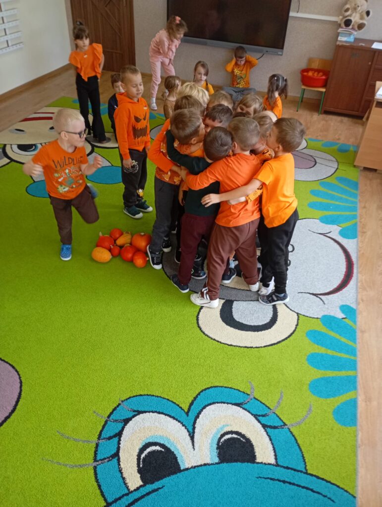 Dzieci z grupy "Pszczółki" miały świetną zabawę podczas świętowania Dnia Dyni.