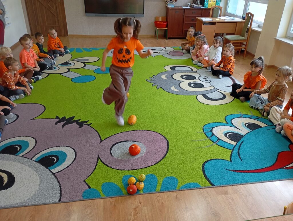 Dzieci z grupy "Pszczółki" miały świetną zabawę podczas świętowania Dnia Dyni.