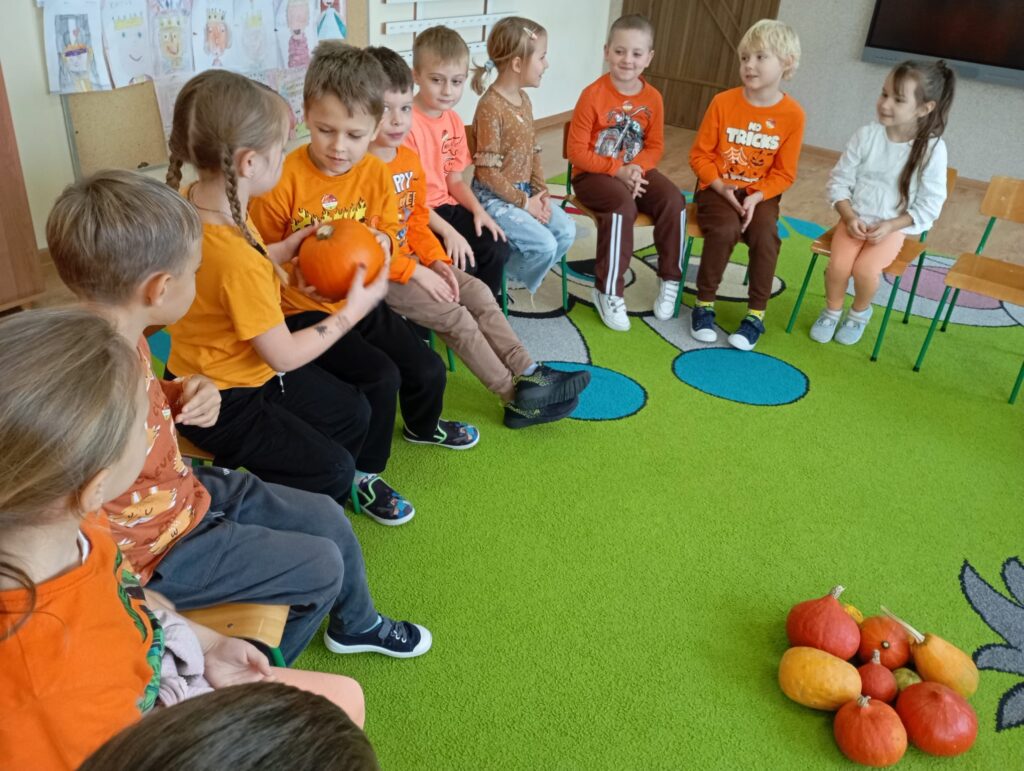 Dzieci z grupy "Pszczółki" miały świetną zabawę podczas świętowania Dnia Dyni.