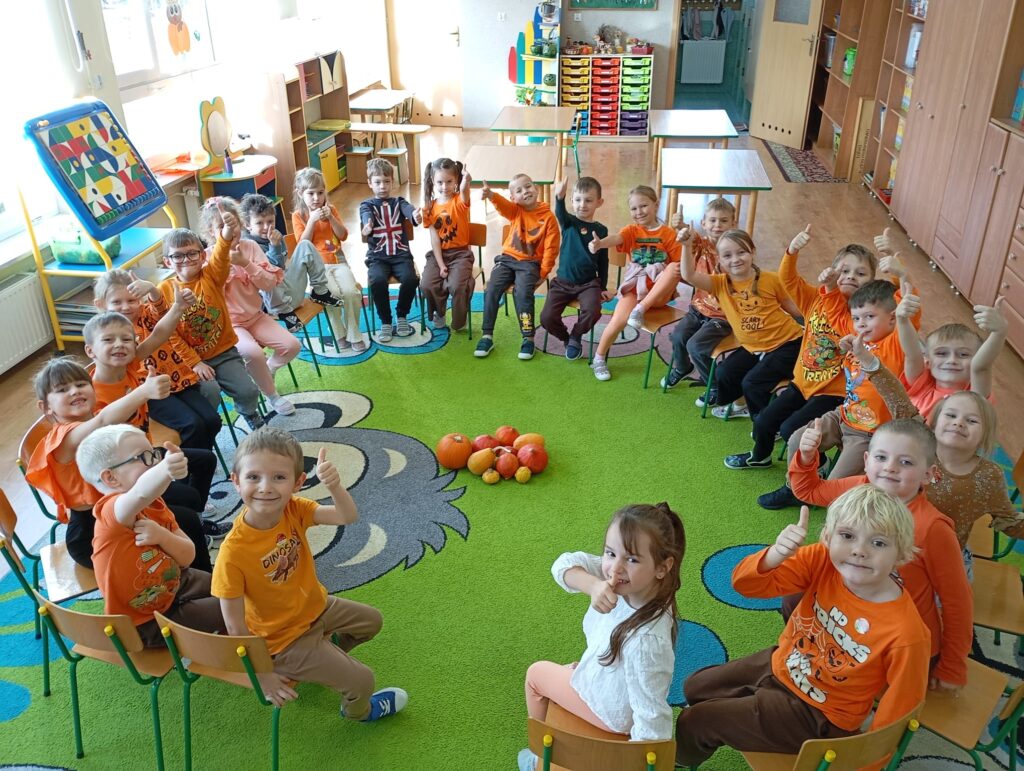 Dzieci z grupy "Pszczółki" miały świetną zabawę podczas świętowania Dnia Dyni.