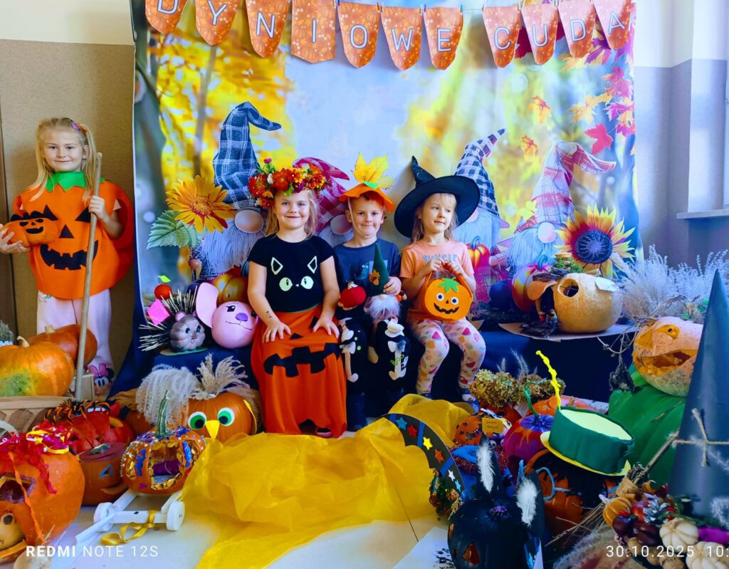 Dzień Dyni w grupie "Motylki" był bardzo interesujący. Dzieci śpiewały, tańczyły i uczestniczyły w grach i zabawach. 